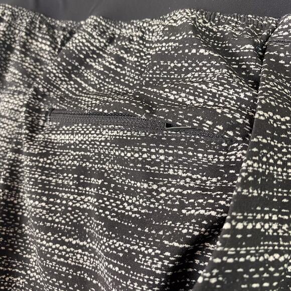 Lululemon T.H.E. Short Mens L Nulux Liner in All Court Texture White Black - Picture 7 of 9